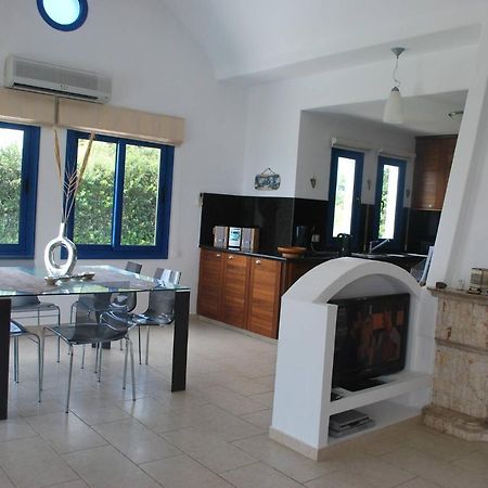 Sea Front Villa, Heated Private Pool, Amazing Location Paphos 323 Kissonerga Eksteriør bilde